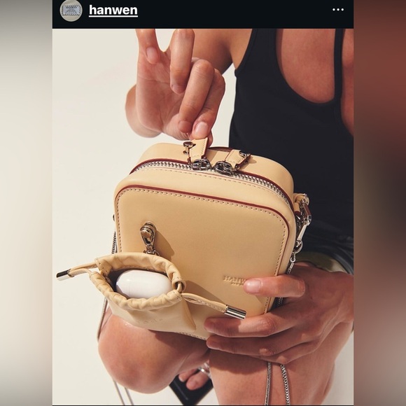 Hanwen New York Camera & AirPod pouch bag - Picture 5 of 5